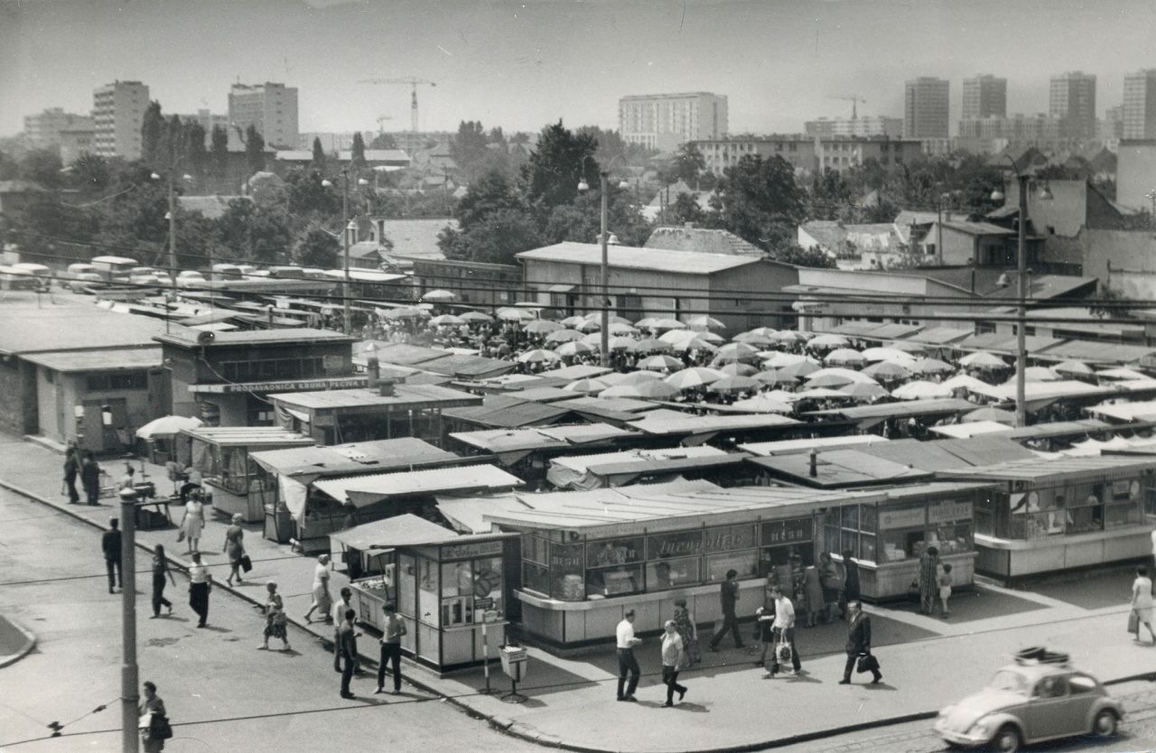 Trešnjevačka tržnica, Trg Oktobarske revolucije (današnji Trešnjevački trg), oko 1975. gpdine
